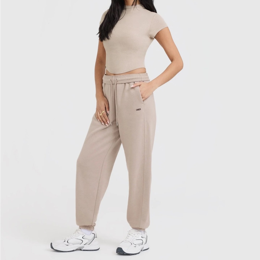 NWT Oner Active Foundations Joggers in Mushroom Brown- M Regular